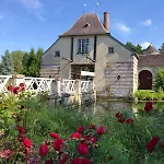Chateau De Luzieres